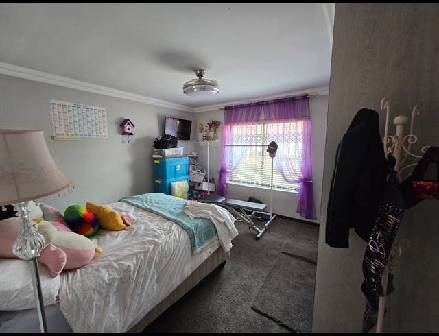 4 BEDROOM FREESTANDING FOR SALE IN PETERSFIELD